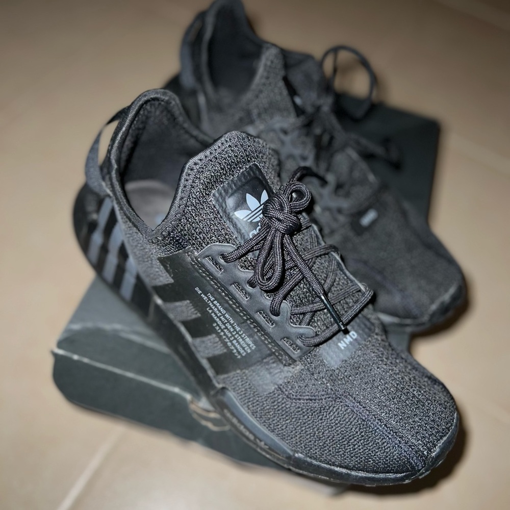ADIDAS Black NMD_R1.V2 J